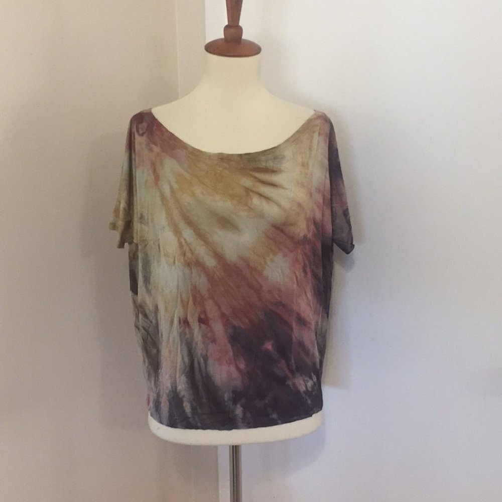 S/M NWOT LOVE TANJANE Top EE51‎ 3988/9